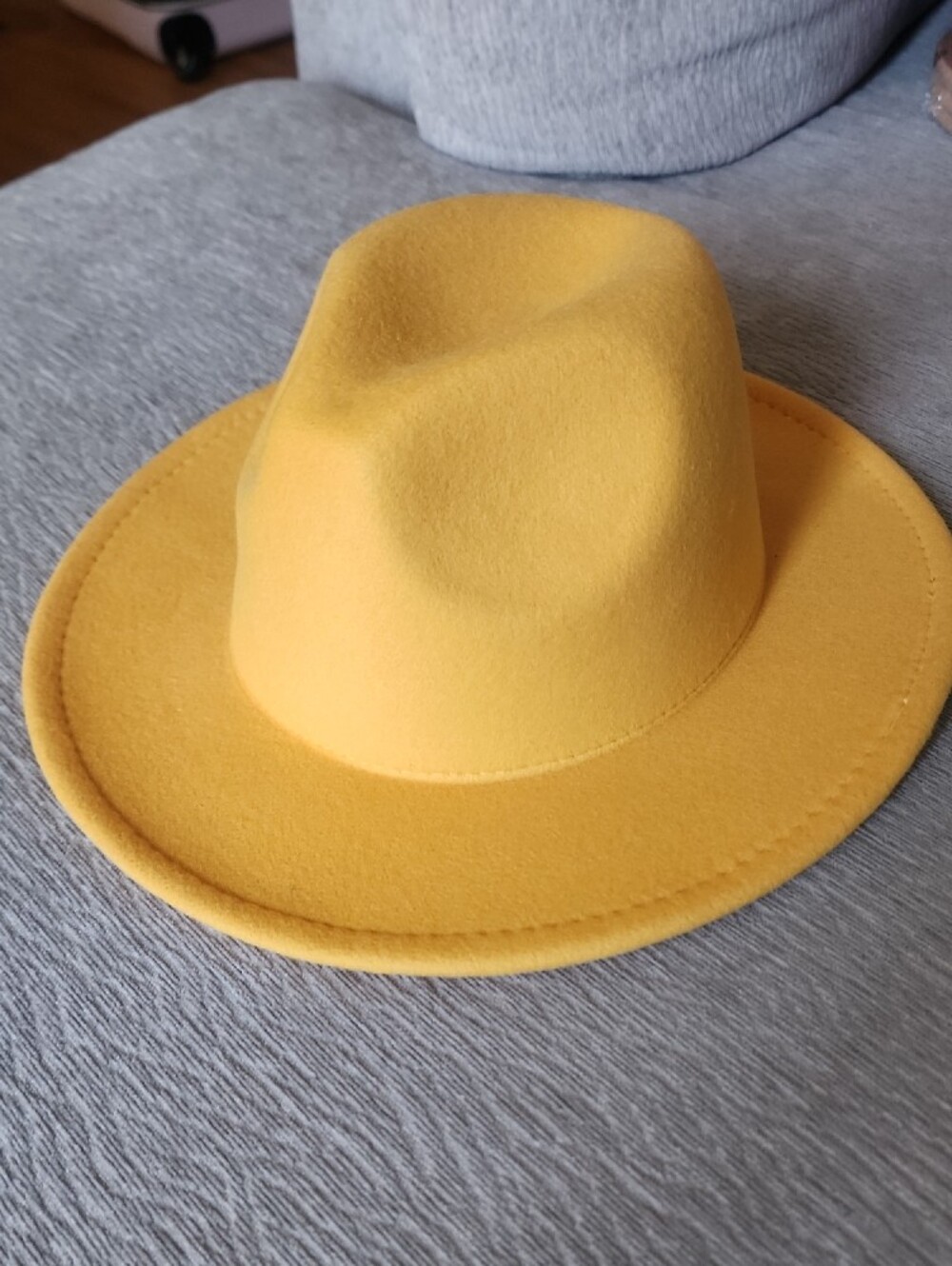 Women's Yellow Felt Fedora Hat - Stylish Wide-Brim Accessory - Picture 4 of 8